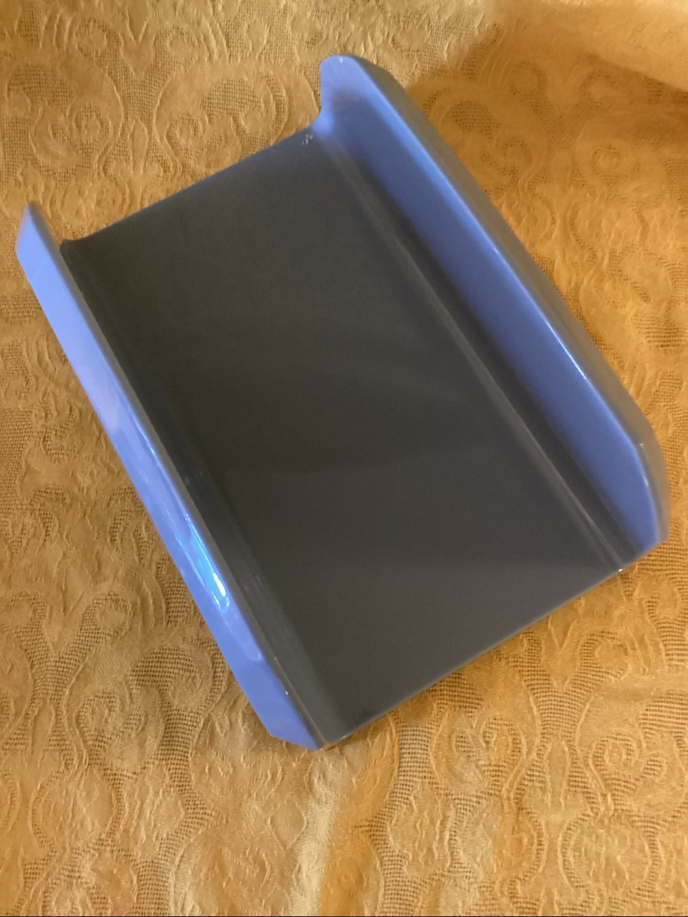 Bathroom Bundle. Basket, Trash Can, Towel Holder, and 20 Guest Towels. - Picture 6 of 6
